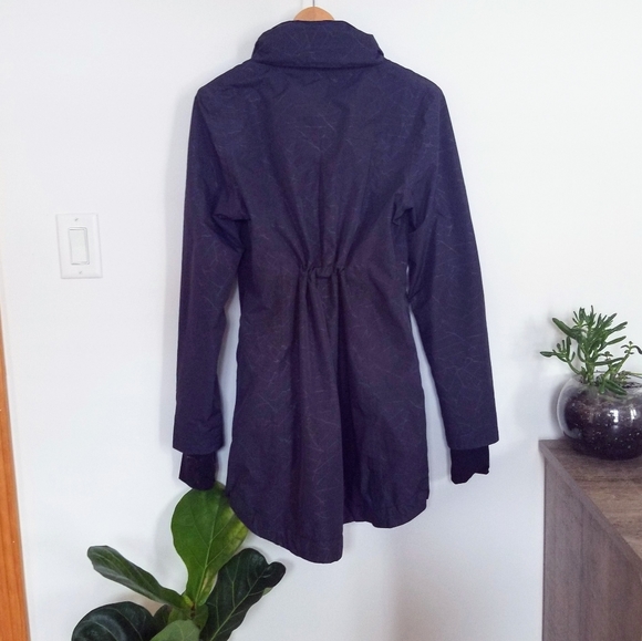 High-Low Windbreaker - Picture 3 of 6